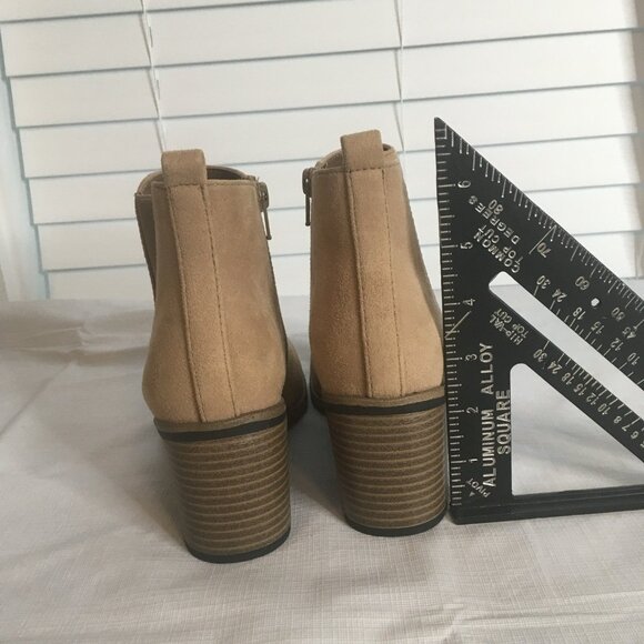 White Mountain Women's Faux Suede  Side Zip Ankle Bootie 7.5 Block Heel Tan - Picture 11 of 11